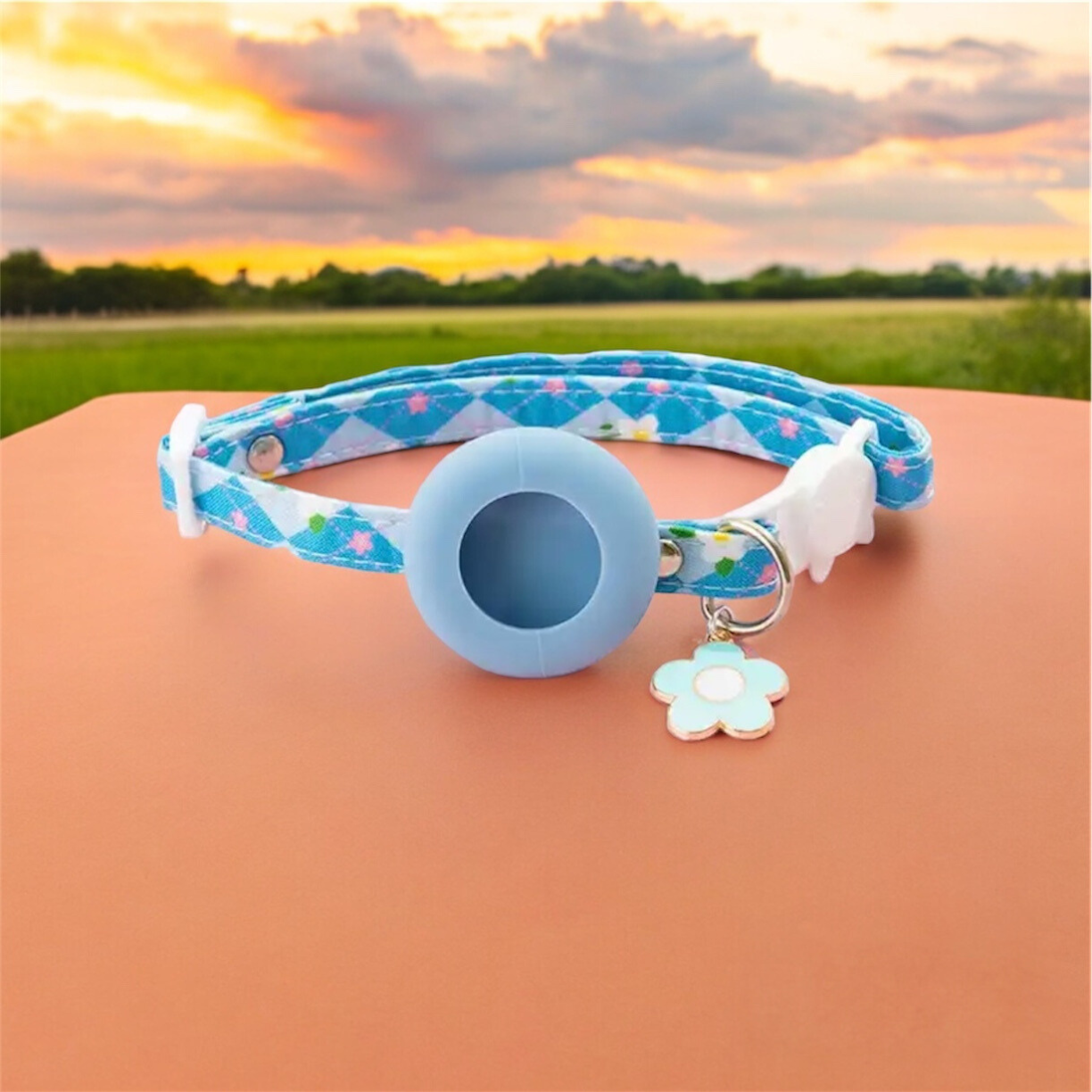 CanineChest blue pet collar with Airtag holder, GPS-compatible, anti-lost collar, perfect for keeping dogs and cats safe outdoors.