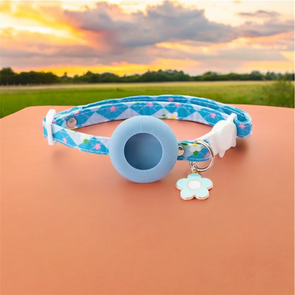 CanineChest blue pet collar with Airtag holder, GPS-compatible, anti-lost collar, perfect for keeping dogs and cats safe outdoors.